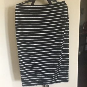 Black and white stripes pencil skirt